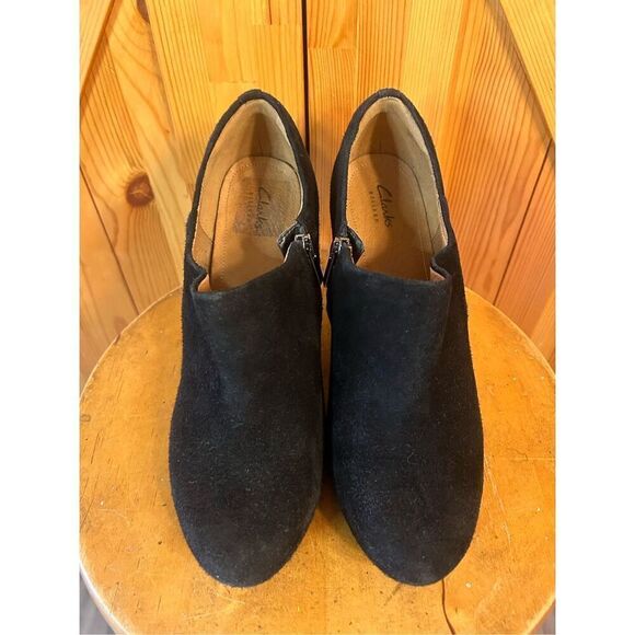 Clarks Artisan Cushion Boots 10M Black Suede Zip Up Wedge Ankle Boot - Picture 2 of 10